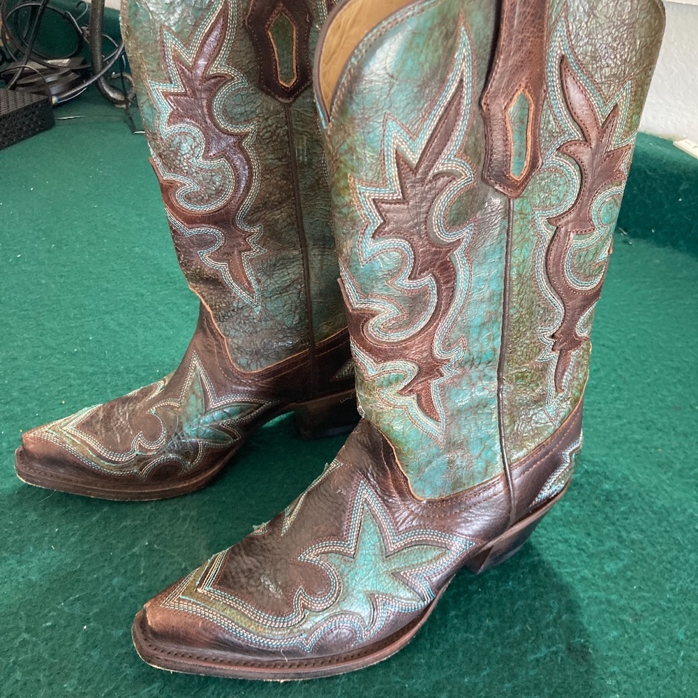 Ladies Coral boots size 6.5 Medium. Tourquise and dark brown